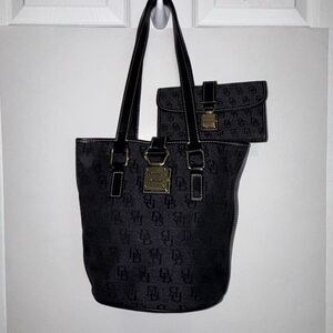 VTG y2k Dooney & Bourke black bucket purse bag tote w/wallet signature North/Sou